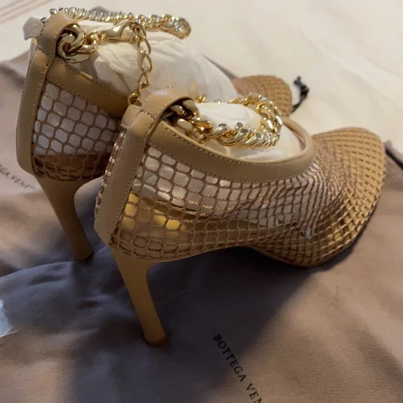 BOTTEGA VENETA Chain-embellished macramé and leather mesh pumps beige 37 - Picture 8 of 14